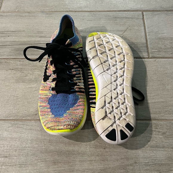 Women’s Nike Free - Picture 6 of 6